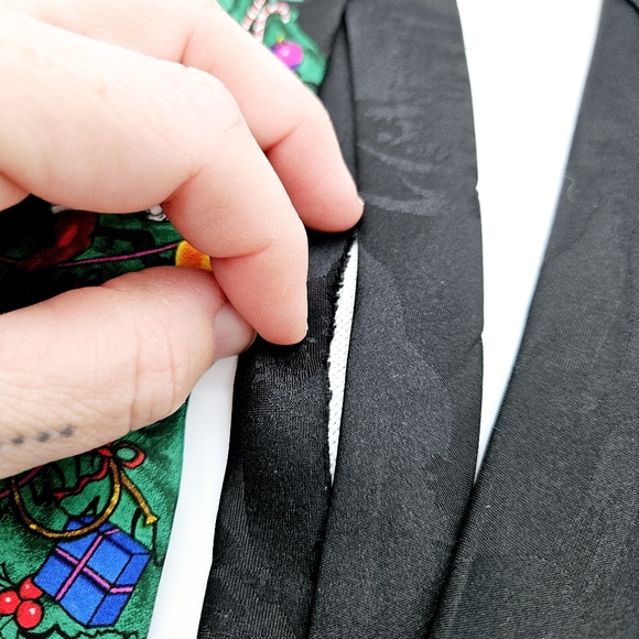 ADDICTION | holiday Christmas tree neck tie - Picture 3 of 5